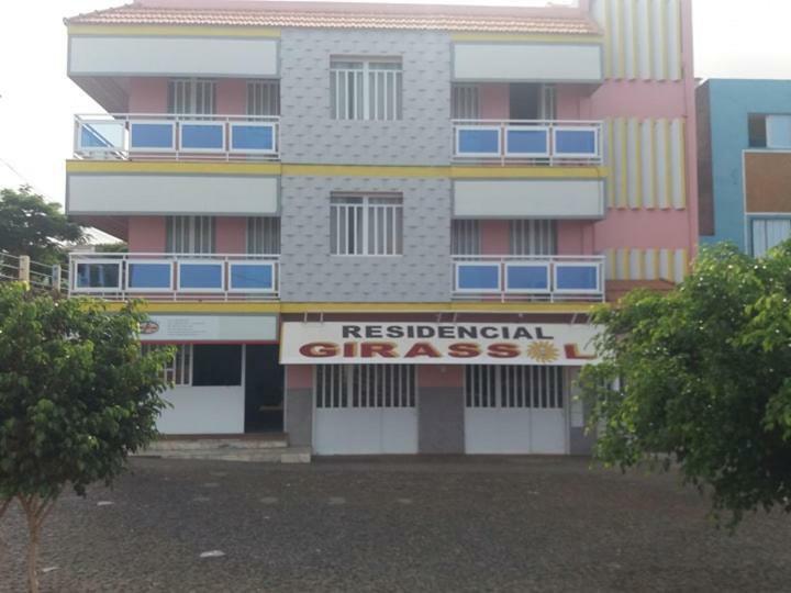 圣菲利佩Residencial Girassol, Lda住宿加早餐旅馆 外观 照片